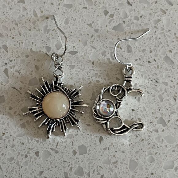 Vintage Bohemian Style Zinc Alloy Sun Moon Stars Asymmetrical Earrings - Picture 2 of 9